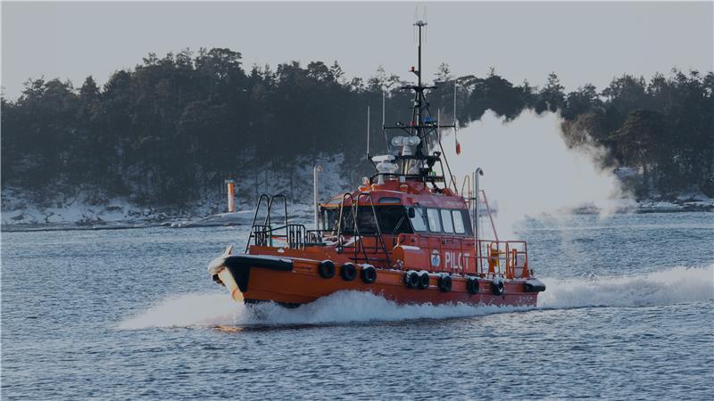 Pilot vessel